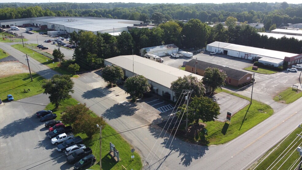 4086 N NC 16 Business Hwy, Denver, NC for lease - Building Photo - Image 2 of 9