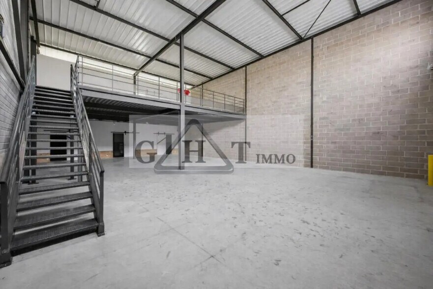 Industrial in Marcoussis for sale - Interior Photo - Image 2 of 6