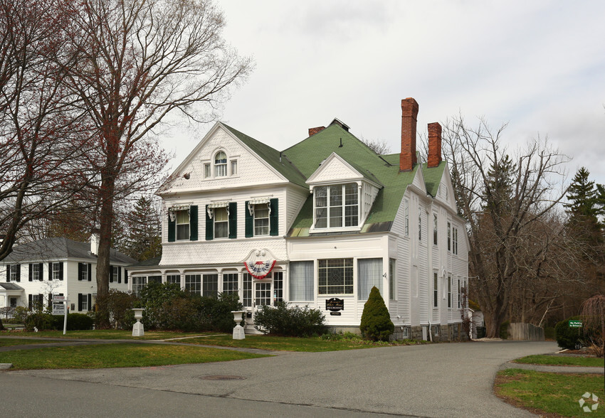 17 Main St, Lenox, MA à vendre - Photo principale - Image 1 de 1