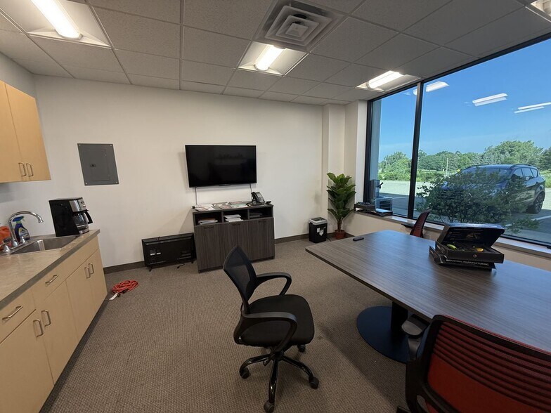 3800 36th St SE, Kentwood, MI for lease - Interior Photo - Image 3 of 8