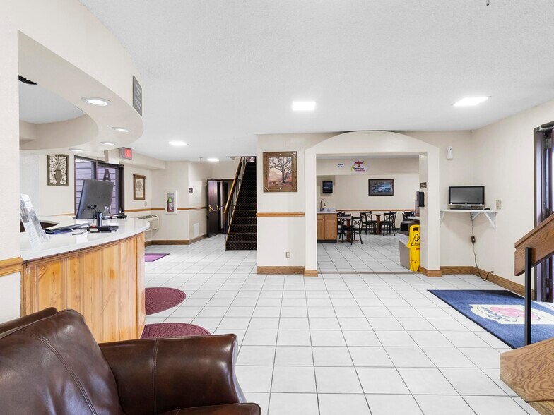 500 E A St, Ogallala, NE à vendre - Photo du bâtiment - Image 2 de 26