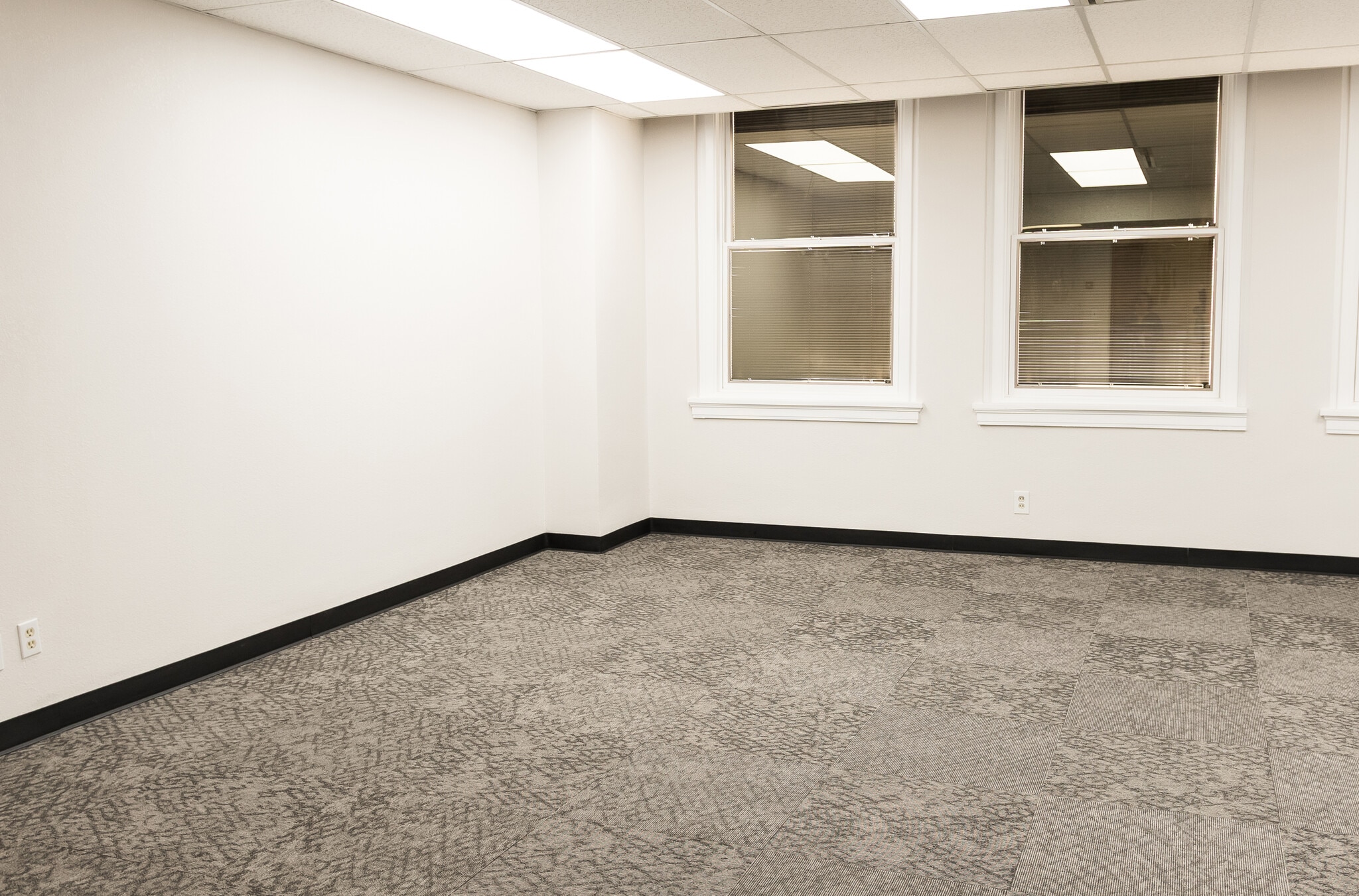 214 W Texas Ave, Midland, TX à louer Photo intérieure- Image 1 de 3