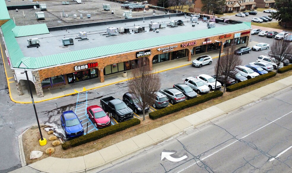 19715-19855 W Twelve Mile Rd, Southfield, MI for lease - Building Photo - Image 2 of 11