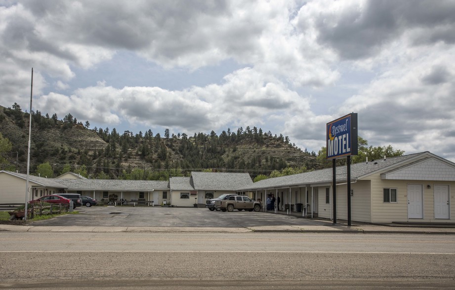 810 Front St, Forsyth, MT for sale - Building Photo - Image 1 of 1