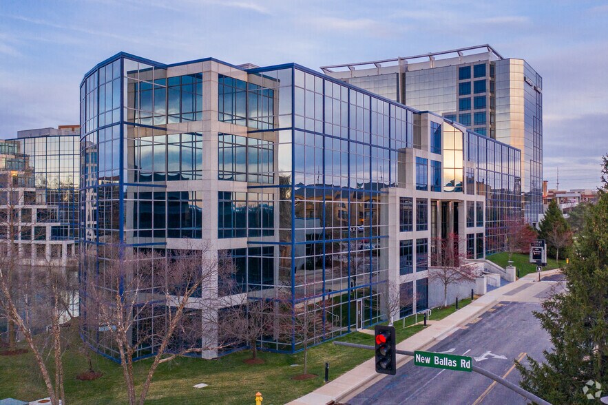 2 Cityplace Dr, Creve Coeur, MO à louer - Photo du bâtiment - Image 1 de 5