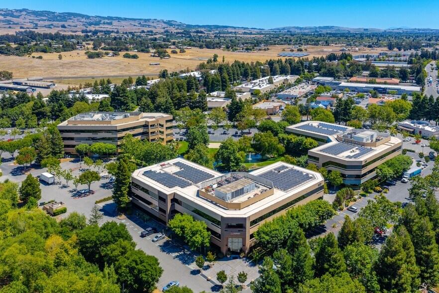 1420 N McDowell Blvd, Petaluma, CA à louer - Photo du bâtiment - Image 2 de 16