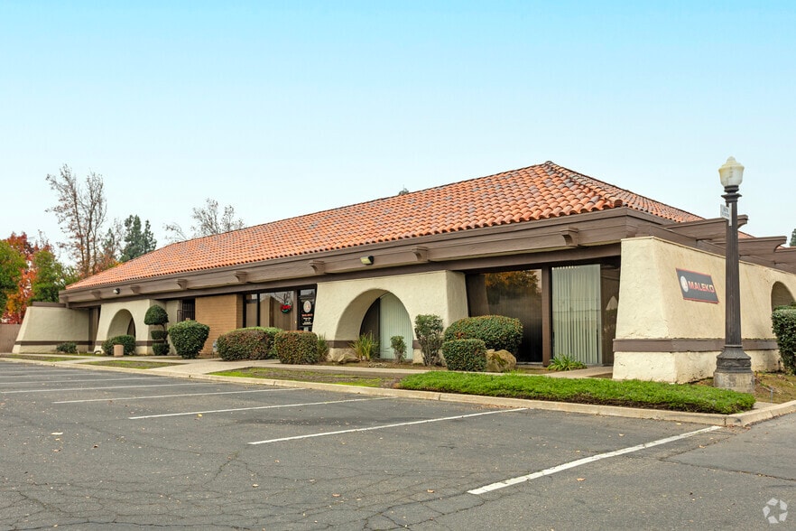 5070 N 6th St, Fresno, CA for sale - Primary Photo - Image 2 of 5