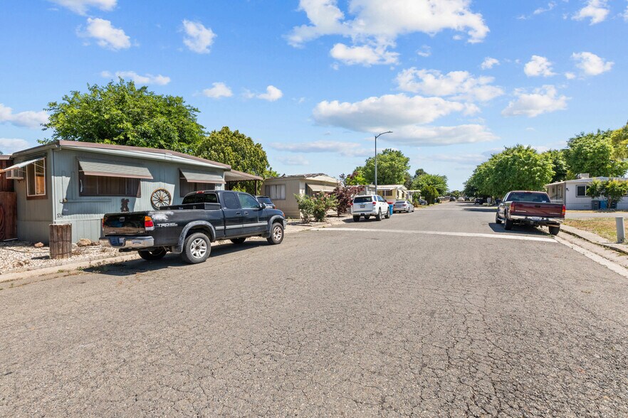 2864 Jefferson Ave, Yuba City, CA à vendre - Photo du bâtiment - Image 3 de 10