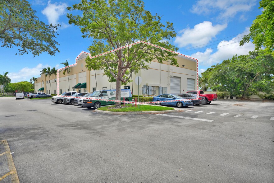 917 NW 31st Ave, Pompano Beach, FL for sale - Building Photo - Image 1 of 34