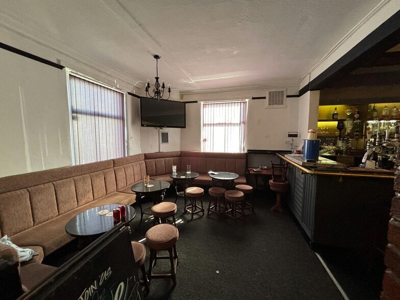 36 Manchester Old Rd, Bury for sale - Building Photo - Image 3 of 16