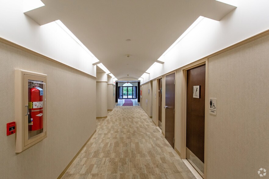 2000 Corporate Dr, Wexford, PA for lease - Interior Photo - Image 2 of 9