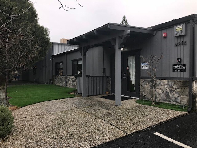 6048 Enterprise Dr, Diamond Springs, CA à vendre - Photo du bâtiment - Image 2 de 12