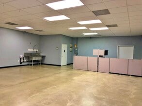 965 Tyinn St, Eugene, OR for lease Interior Photo- Image 2 of 2