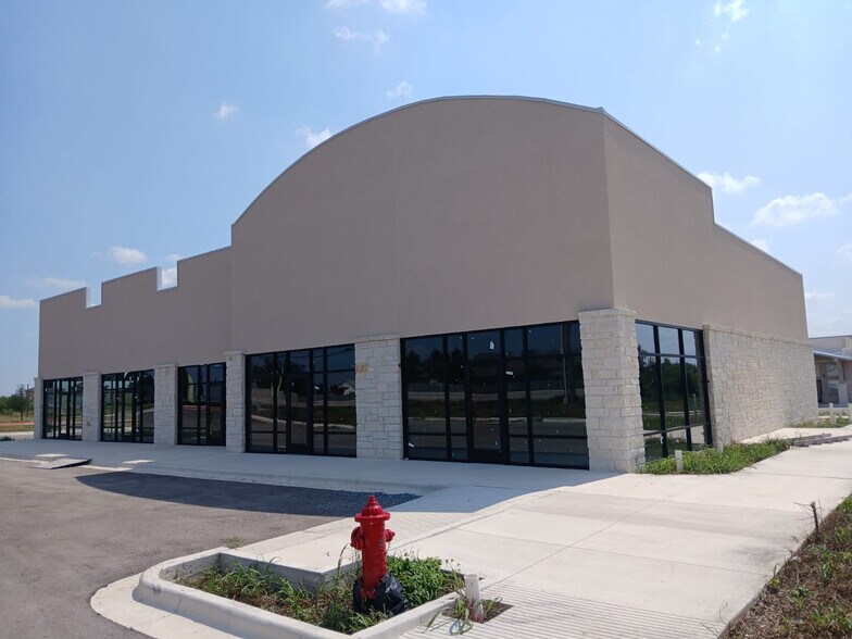 Weiss Ln & Aventura, Pflugerville, TX à louer - Photo du bâtiment - Image 2 de 6