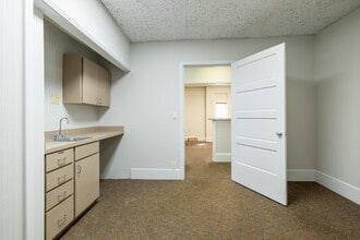 2561 Oak St, Jacksonville, FL for sale Interior Photo- Image 2 of 3