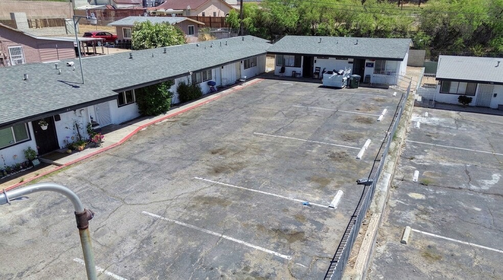 518-540 W Fredricks St, Barstow, CA for sale - Building Photo - Image 2 of 3