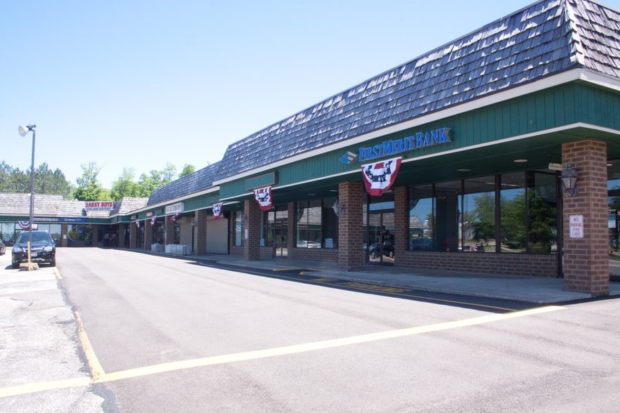 8389 Mayfield Rd, Chesterland, OH for lease - Building Photo - Image 3 of 5