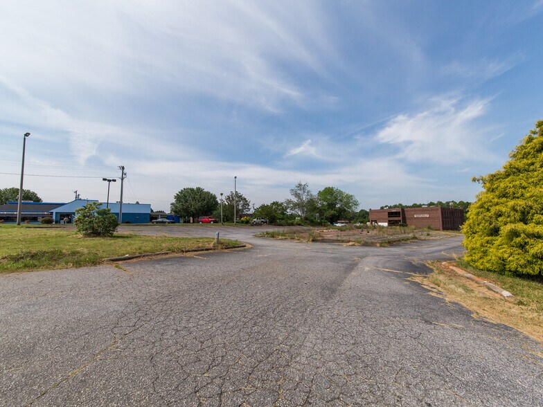 3362 15th Ave Blvd SE, Conover, NC à louer - Photo du bâtiment - Image 2 de 32