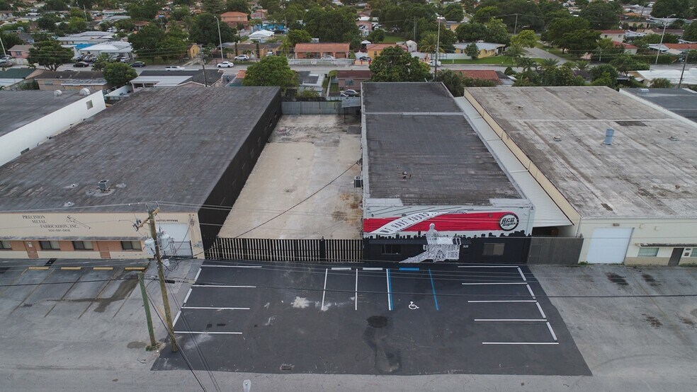 3630 E 10th Ct, Hialeah, FL à louer - Photo du bâtiment - Image 2 de 8