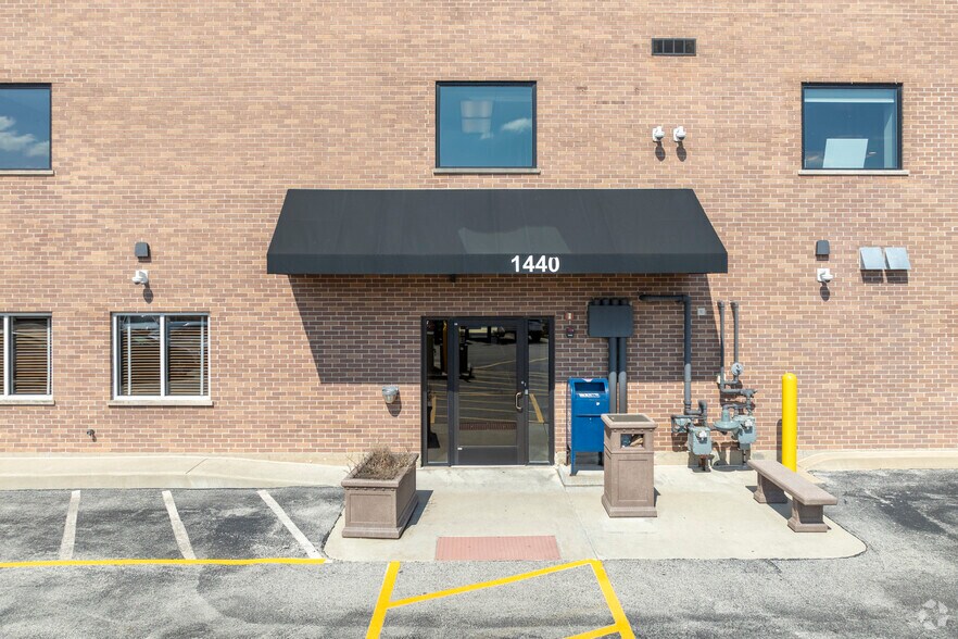 1440 W North Ave, Melrose Park, IL à louer - Photo du bâtiment - Image 2 de 6
