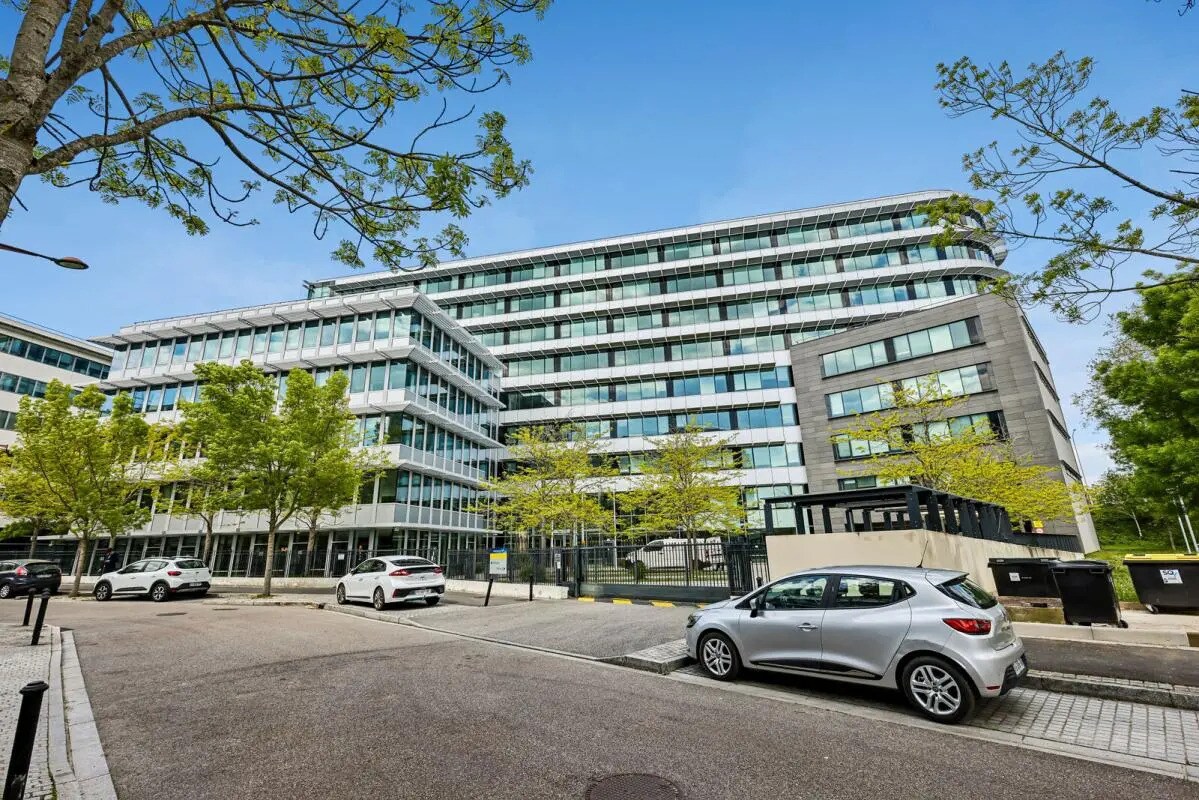 8 Avenue De Lunca, Montigny-le-Bretonneux à louer Photo du bâtiment- Image 1 de 15