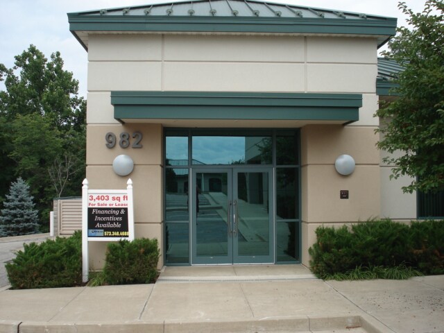 Parkside Village portefeuille de 2 propriétés à vendre sur LoopNet.ca - Photo principale - Image 1 de 7