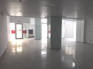 Plus de détails pour Multi-résidentiel à vendre