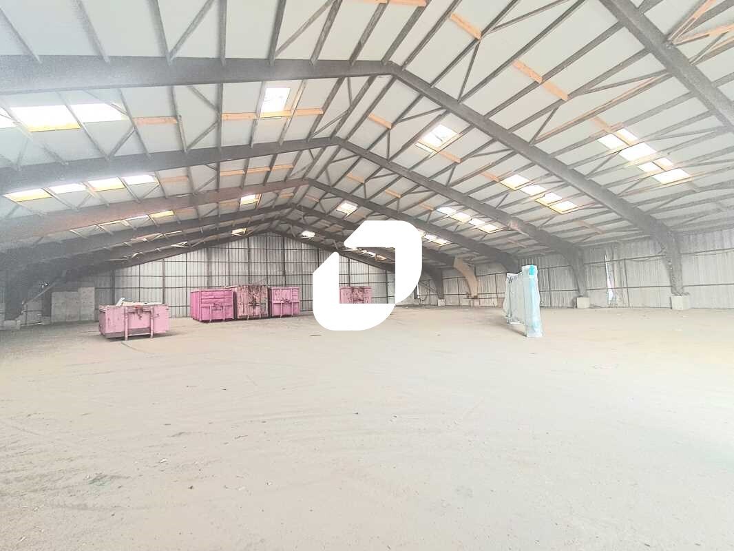 Industrial in Bassens for lease Interior Photo- Image 1 of 3