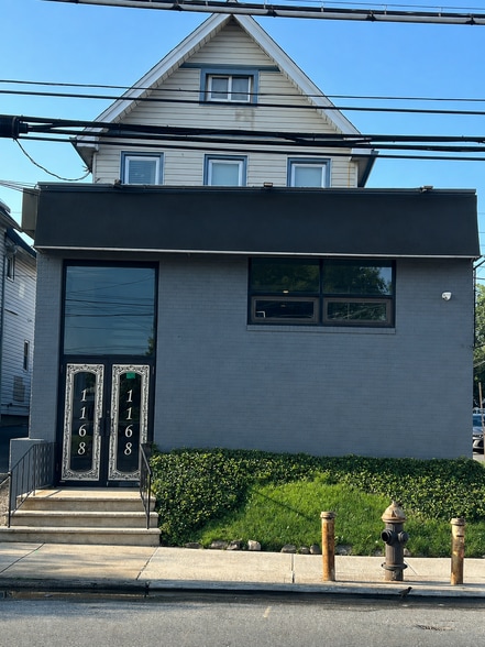1168 Forest Ave, Staten Island, NY à vendre - Photo du bâtiment - Image 3 de 26