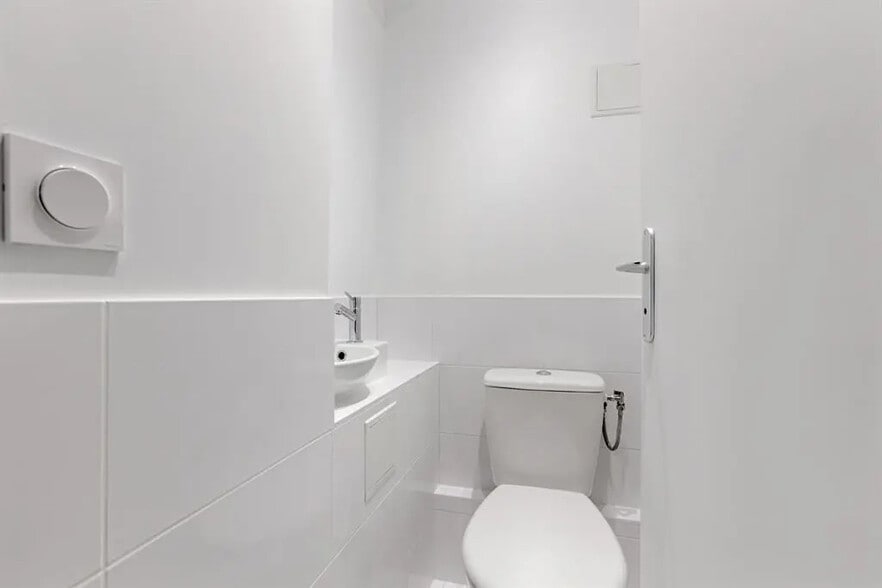 235 Rue De Charenton, Paris for lease - Building Photo - Image 3 of 7