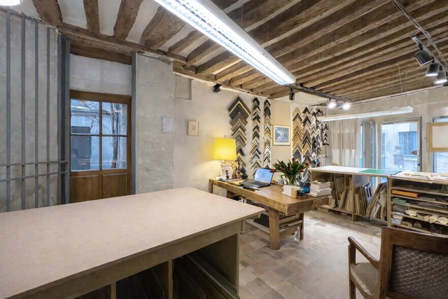 Immeuble residentiel dans Paris à vendre - Photo du bâtiment - Image 1 de 14
