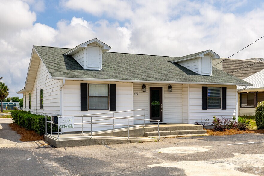 Harbor Blvd portefeuille de 2 propriétés à vendre sur LoopNet.ca - Photo principale - Image 2 de 2