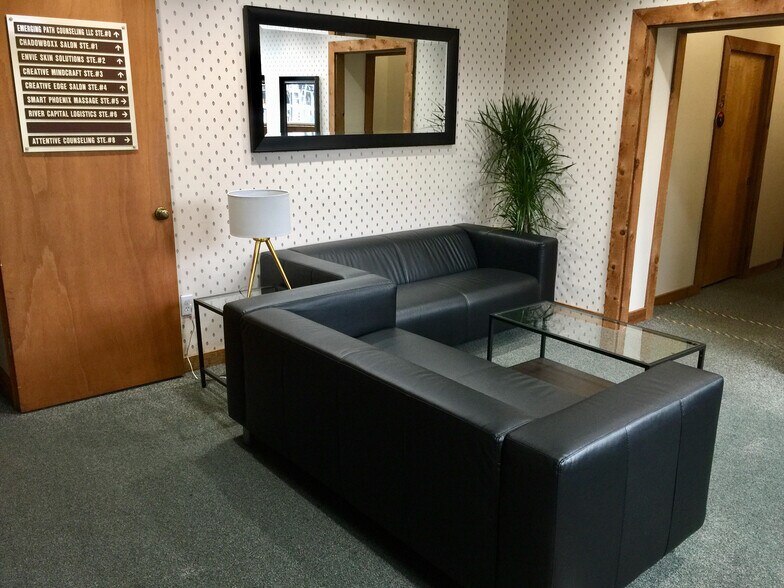 110 E Historic Columbia River Hwy, Troutdale, OR à louer - Hall d’entrée - Image 3 de 10