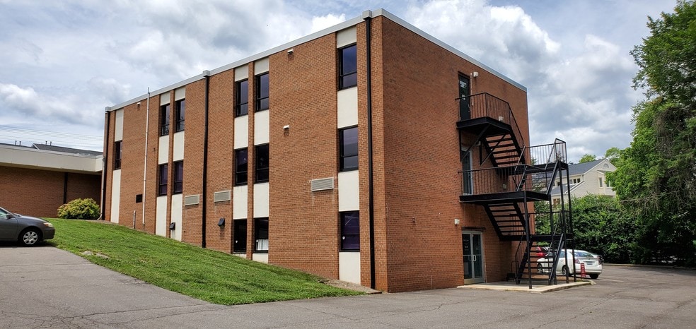 717 S Marshall St, Winston-Salem, NC à louer - Photo du bâtiment - Image 2 de 6