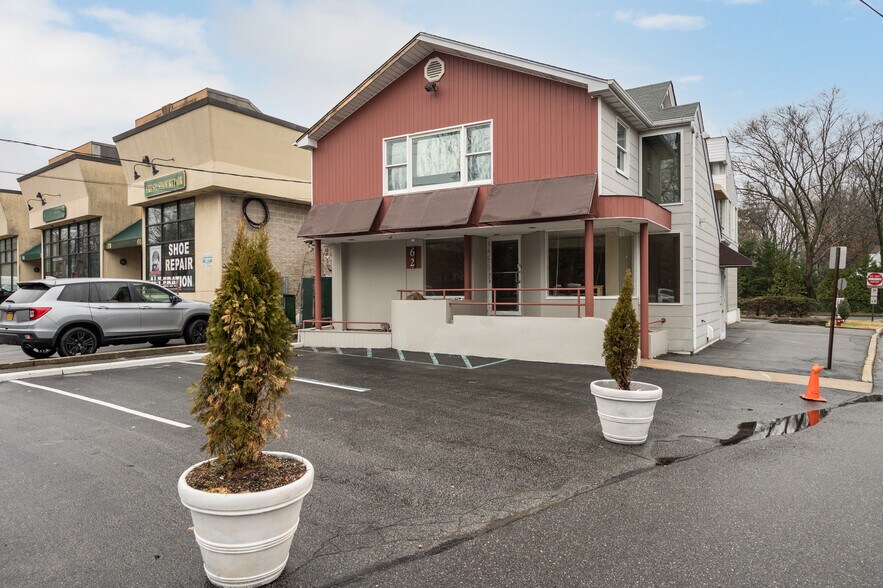 62 Glen Cove Rd, Roslyn Heights, NY à louer - Photo du bâtiment - Image 2 de 41