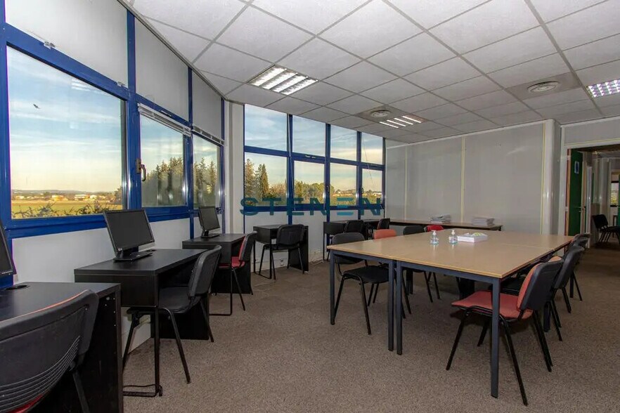 Office in Aix-en-Provence for lease - Interior Photo - Image 2 of 10