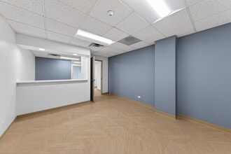 150 W Half Day Rd, Buffalo Grove, IL for lease Interior Photo- Image 2 of 16