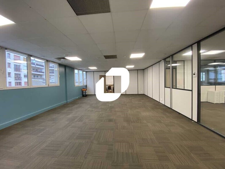 Office in Saint-Ouen-sur-Seine for lease - Interior Photo - Image 3 of 9