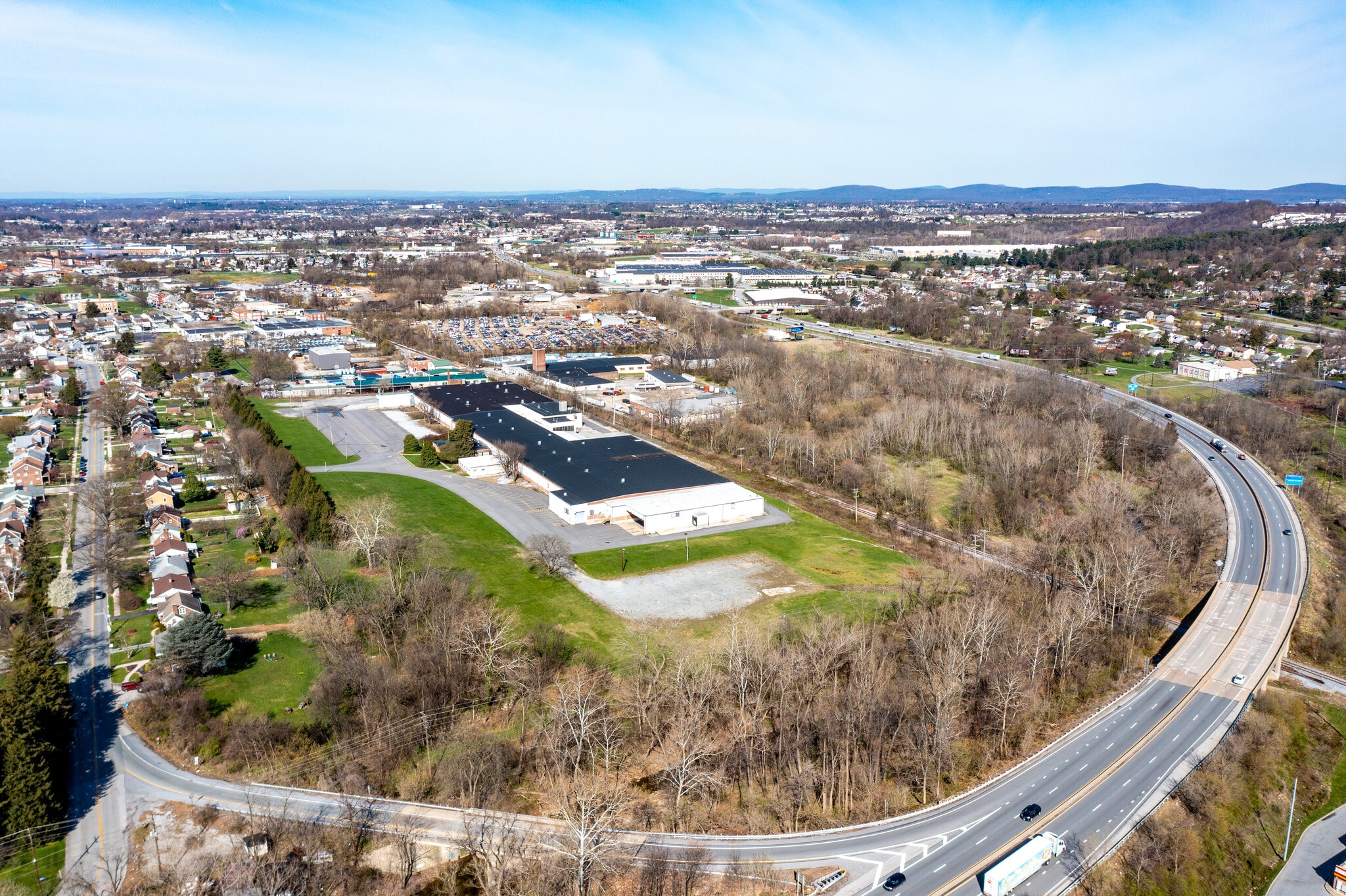 1499 E Philadelphia St Trailer Lots, York, PA for lease Primary Photo- Image 1 of 2