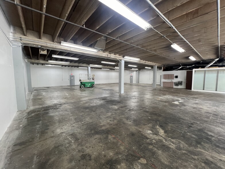 724 Montana Dr, Charlotte, NC for lease - Building Photo - Image 3 of 11