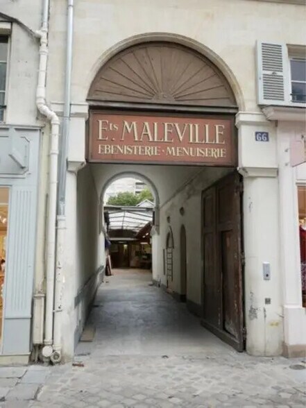66 Rue Saint-Dominique, Paris à louer - Photo du bâtiment - Image 1 de 9