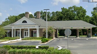 Former Drummond Bank Bldng - Restaurant avec service au volant