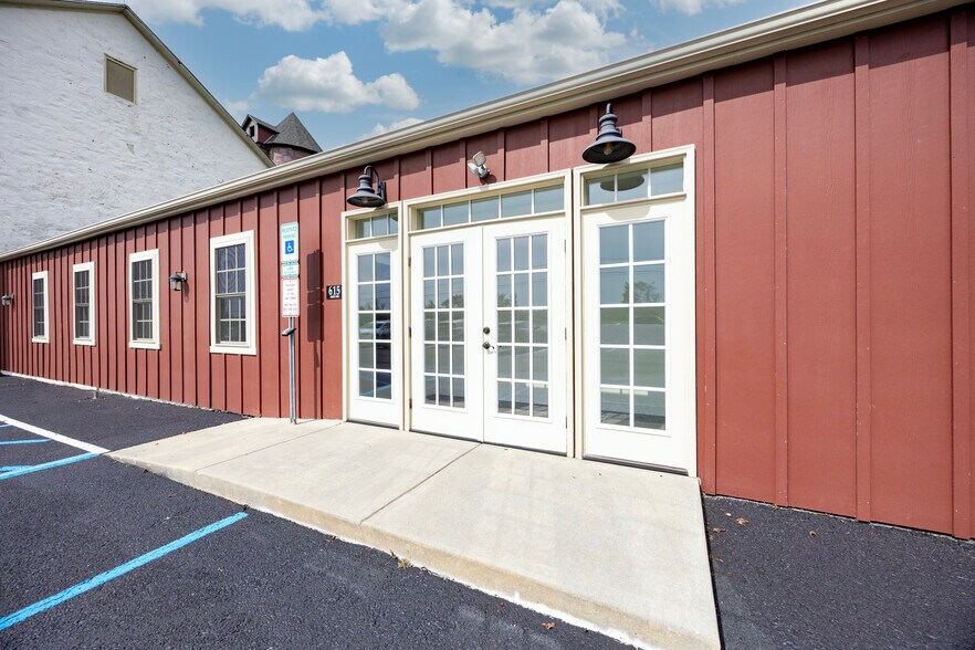 615 E Swedesford Rd, Exton, PA à louer - Photo du bâtiment - Image 2 de 17