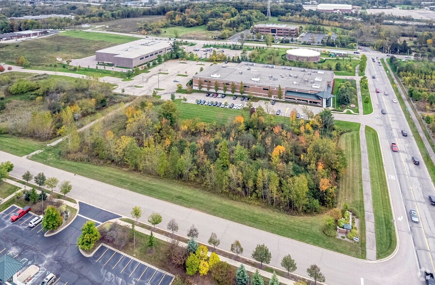Dylan Dr, Novi, MI à louer - Aérien - Image 2 de 5