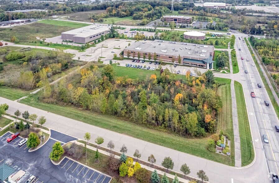 Dylan Dr, Novi, MI for lease - Building Photo - Image 2 of 5