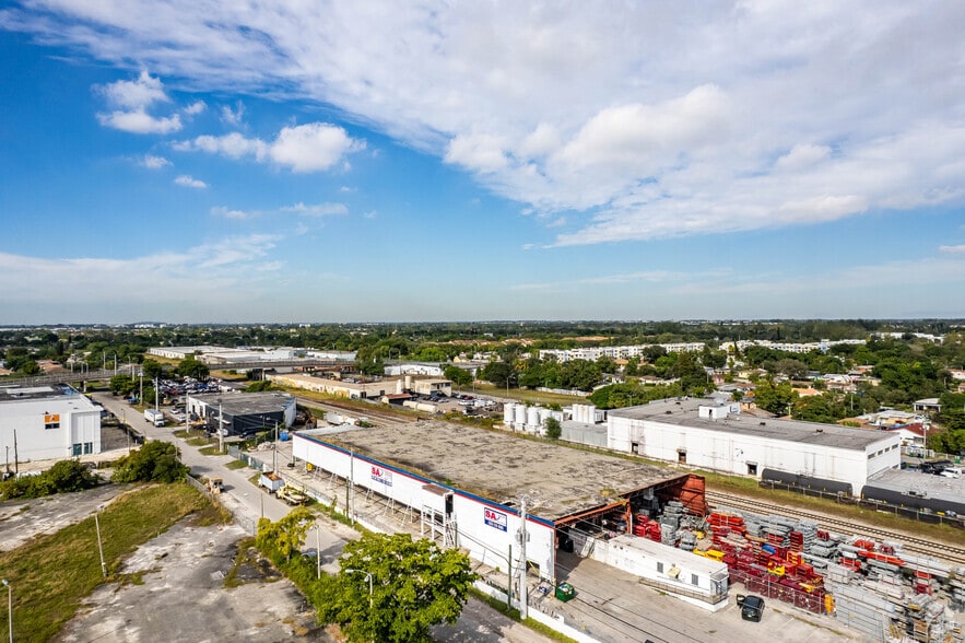 1015 NW 72nd St, Miami, FL for sale - Building Photo - Image 2 of 8