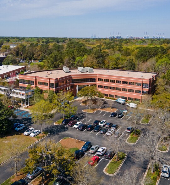 1300 Hospital Dr, Mount Pleasant, SC à louer - Photo du bâtiment - Image 2 de 2