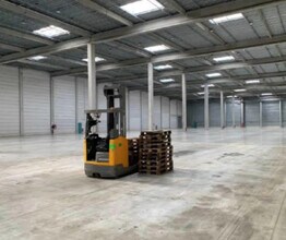 Industriel dans Longueil-Sainte-Marie à louer Photo intérieure- Image 2 de 4