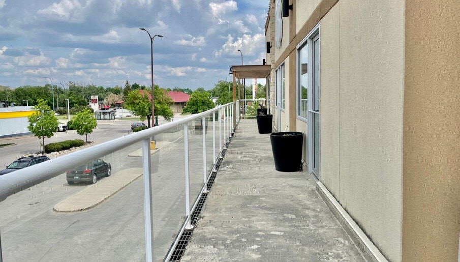 6640 Roblin Blvd, Winnipeg, MB for lease Building Photo- Image 1 of 15
