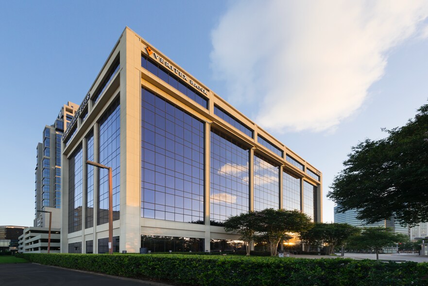 777 Post Oak Blvd, Houston, TX à louer - Photo du bâtiment - Image 3 de 10